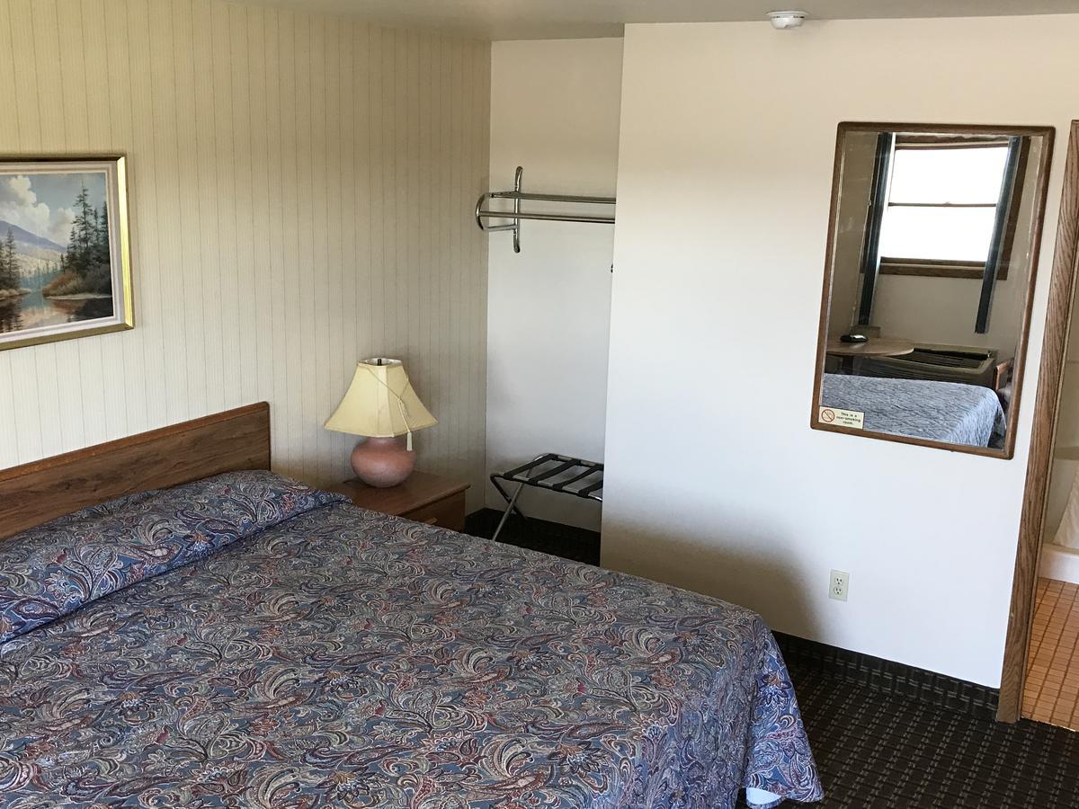 Exxon Quik Stop & Motel Wausaukee Екстериор снимка