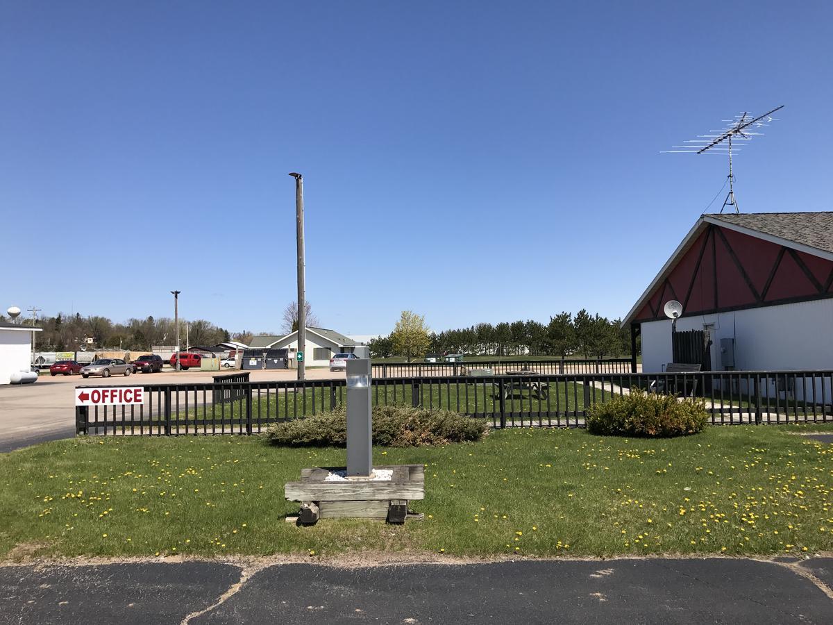 Exxon Quik Stop & Motel Wausaukee Екстериор снимка