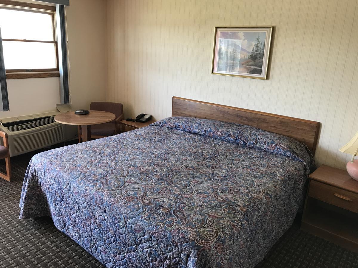 Exxon Quik Stop & Motel Wausaukee Екстериор снимка