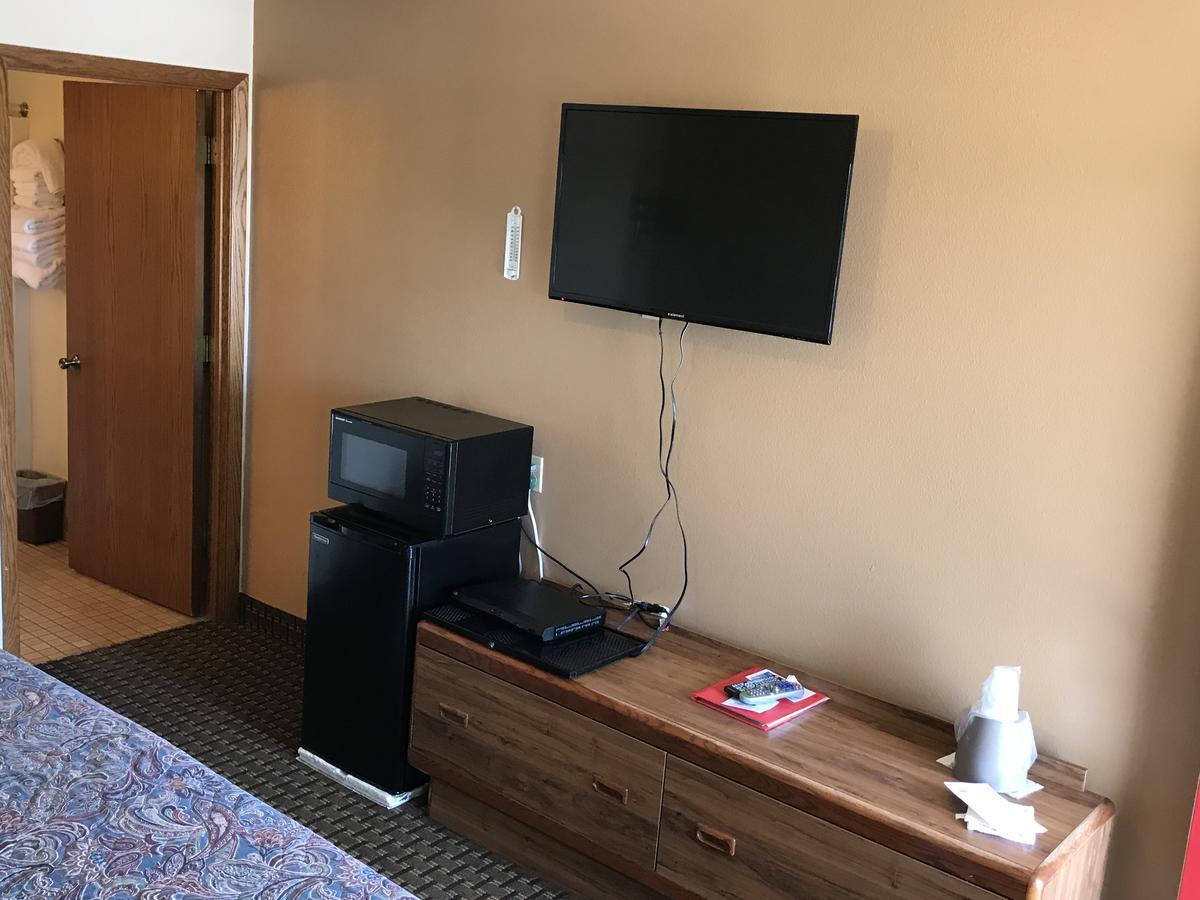 Exxon Quik Stop & Motel Wausaukee Екстериор снимка