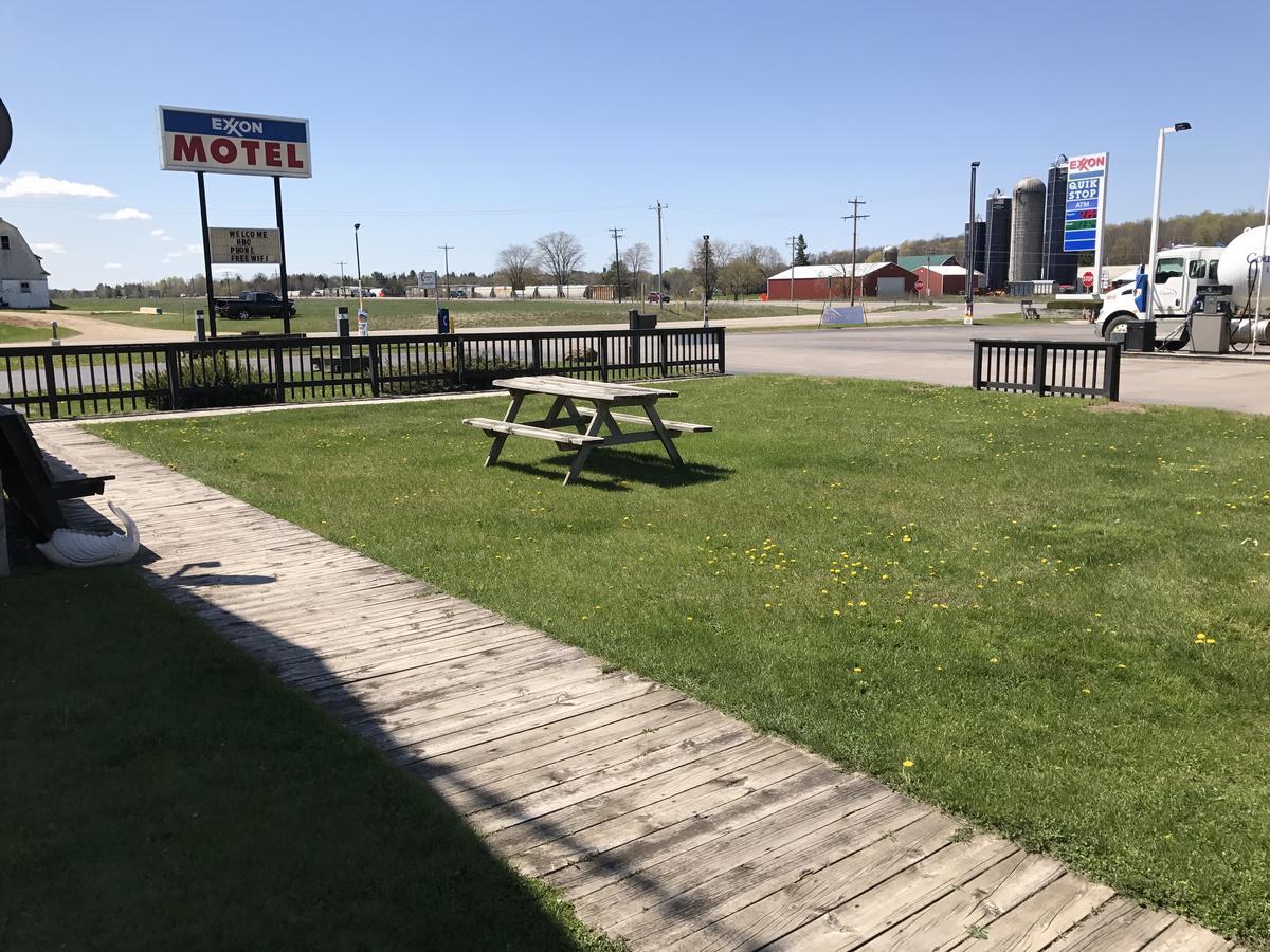 Exxon Quik Stop & Motel Wausaukee Екстериор снимка