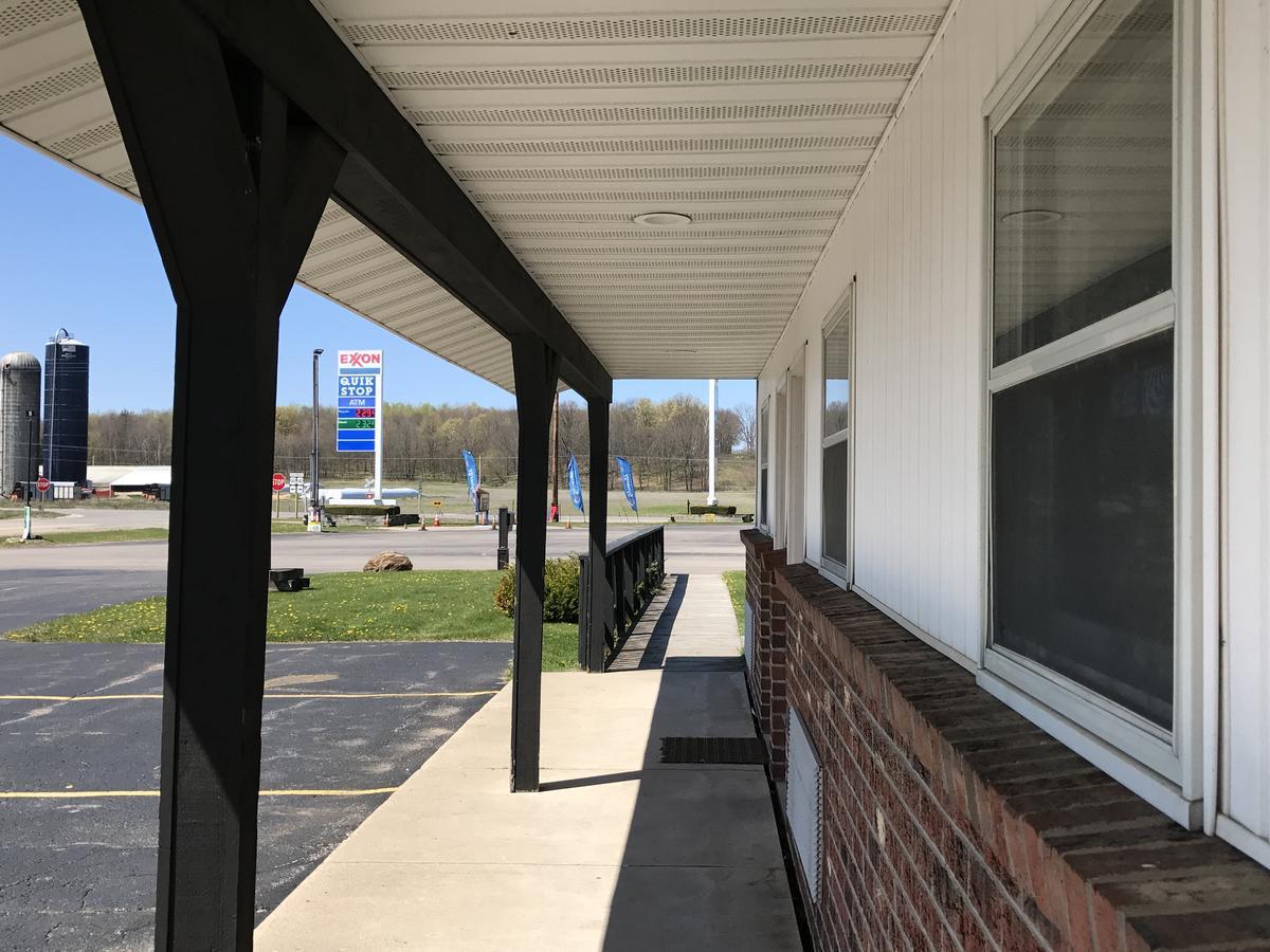 Exxon Quik Stop & Motel Wausaukee Екстериор снимка