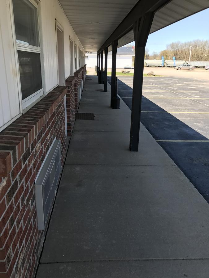 Exxon Quik Stop & Motel Wausaukee Екстериор снимка