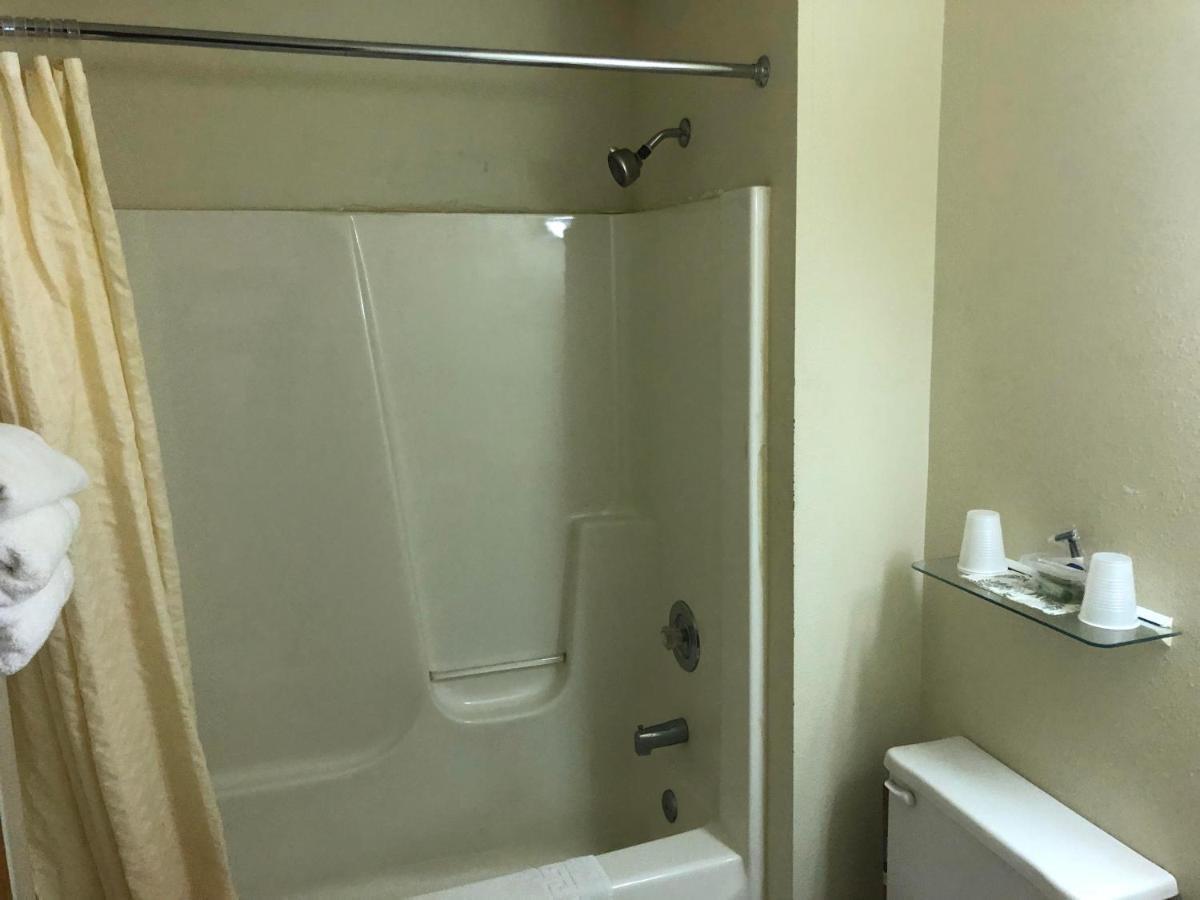 Exxon Quik Stop & Motel Wausaukee Екстериор снимка